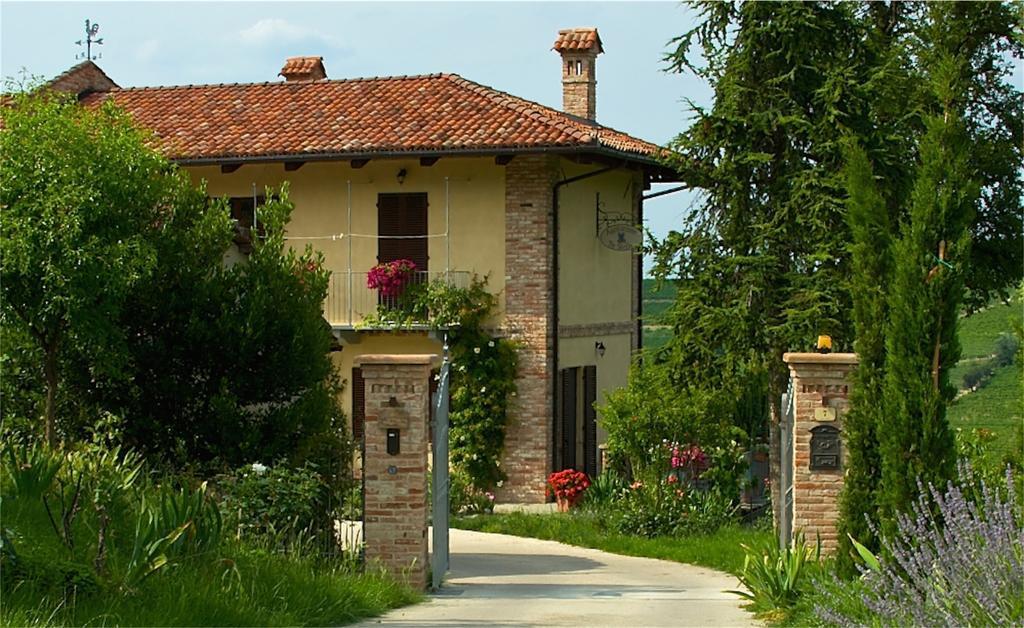 Agriturismo Tre Stelle Barbaresco Bagian luar foto